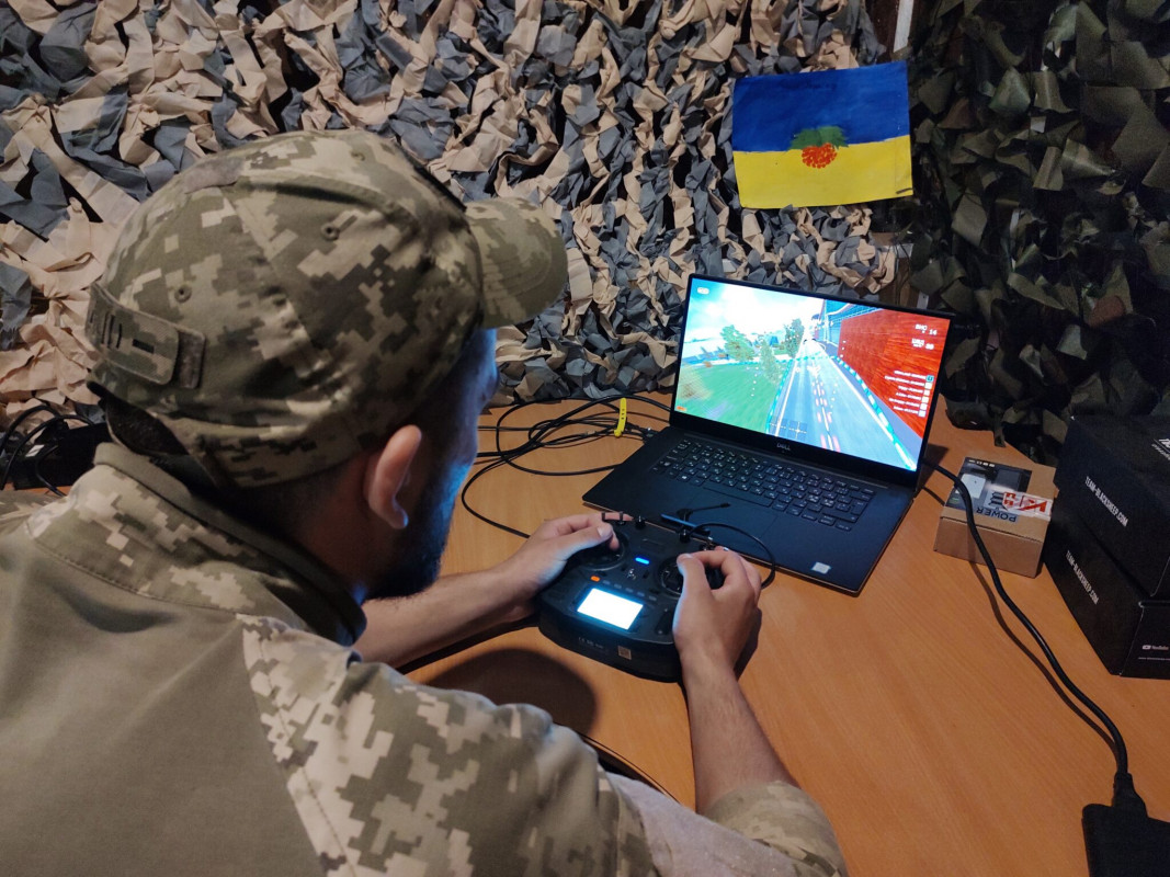 Перетворюють окупантів з мисливців на жертв: один день роботи екіпажу FPV-дронів з Волині