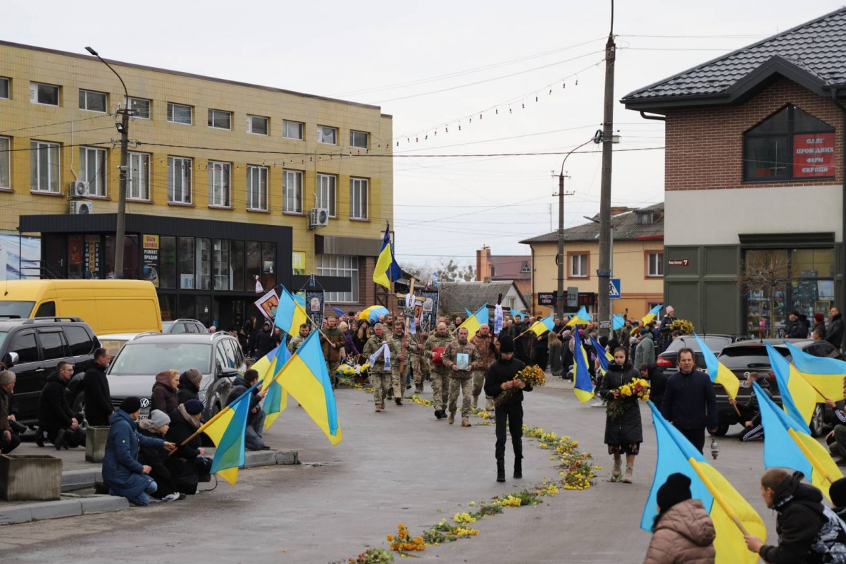 Загинув у бою на Харківщині: на Волині провели в останню дорогу Героя Сергія Лесика. Відео