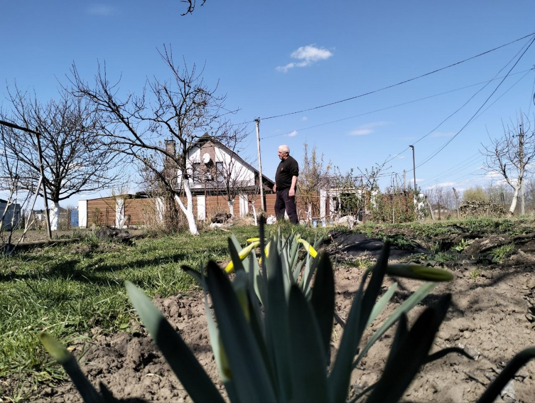 «Мене аж тягне сюди»: як садівники у Луцькій громаді готуються до дачного сезону