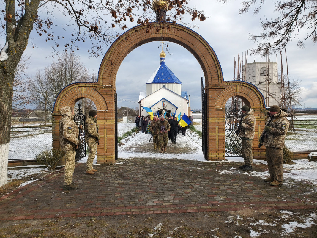 Брати нині захищають Вітчизну: на Волині попрощались з Героєм Михайлом Жердецьким