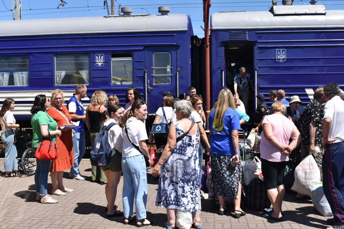 Волиняни зустріли черговий евакуаційний потяг з Донеччини