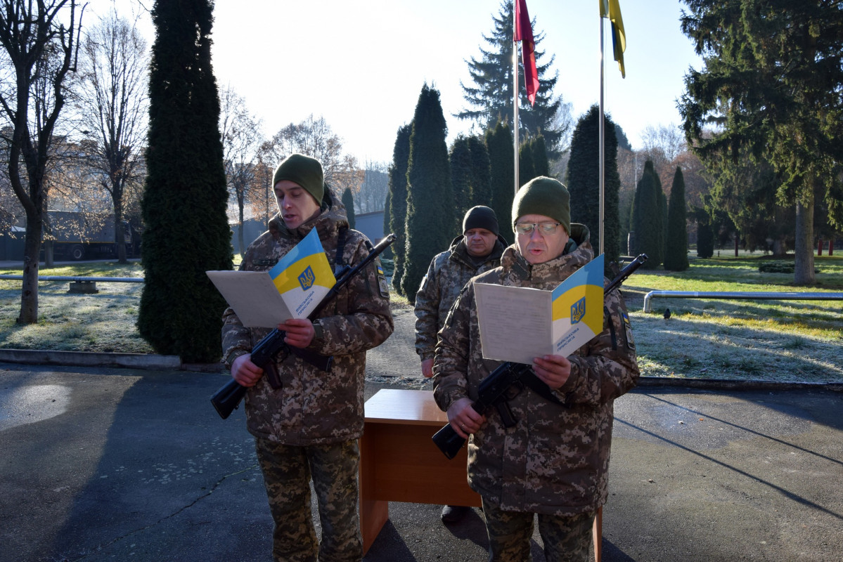 Чоловіки й жінки стали до строю: на Волині новобранці прикордонної служби склали військову присягу