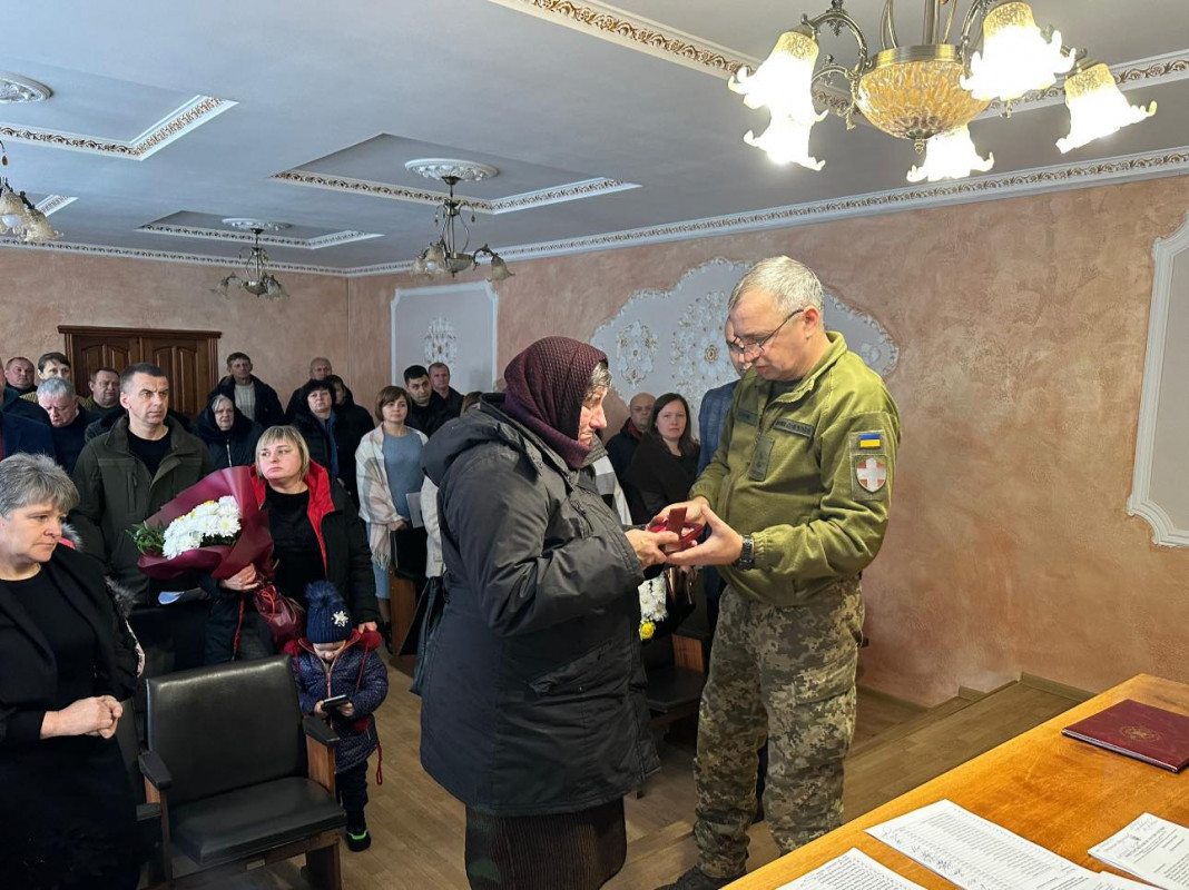 Назавжди в наших серцях: на Волині рідним загиблих Героїв вручили їхні ордени