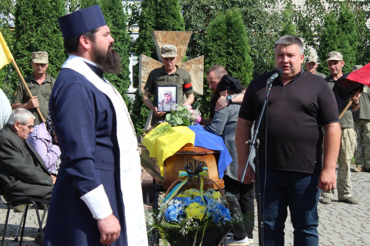 Серце воїна зупинилося після років боротьби: громада на Волині зустріла на щиті Олега Орлюка