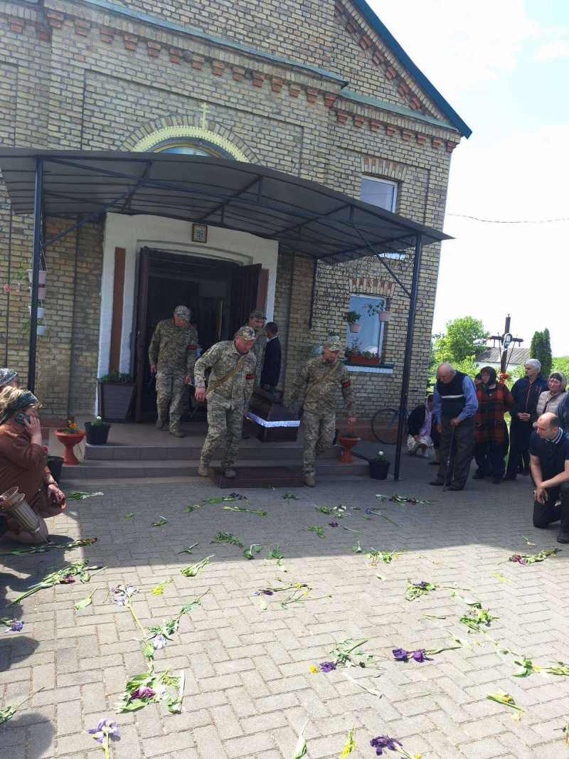 Місяць не дожив до 36-го дня народження: на Волині попрощалися з ветераном АТО та захисником Ігорем Матвіюком