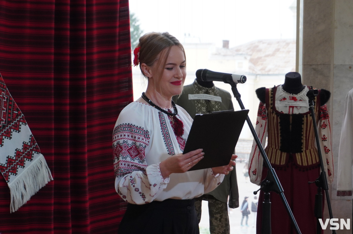 «Сорочки, що прожиті сценою»: у Волинському драмтеатрі провели свято до Дня вишиванки. Фоторепортаж