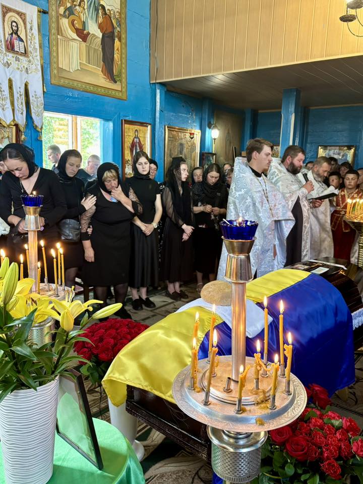 Загинув унаслідок авіаційного удару: на Волині попрощались з Героєм Дмитром Калінчуком