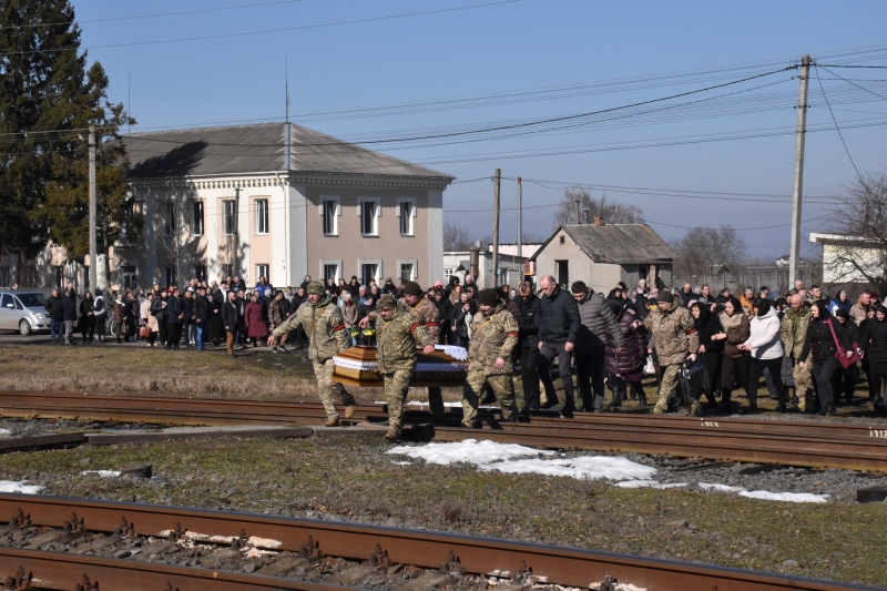 Дорогою додому зупинилося серце: на Волині попрощалися із військовим Анатолієм Стасюком