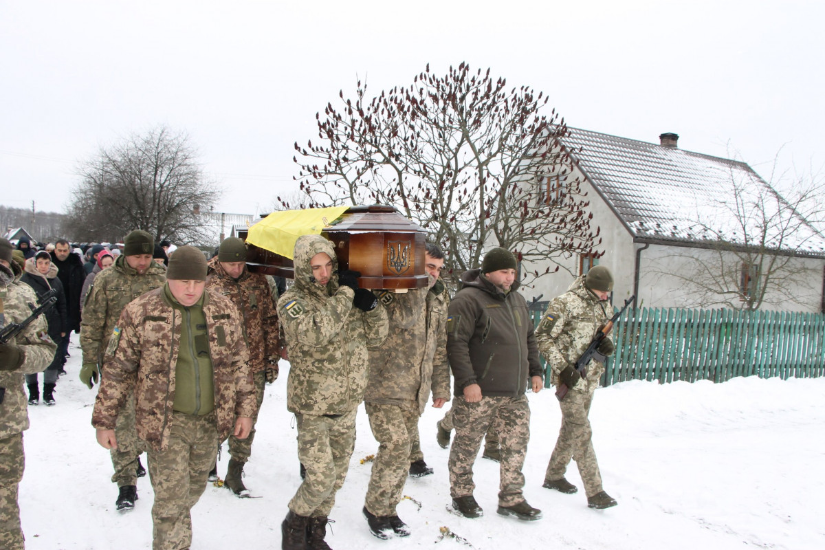 Загинув ще влітку: на Волині все село прийшло на поховання 25-річного Героя Владислава Величка