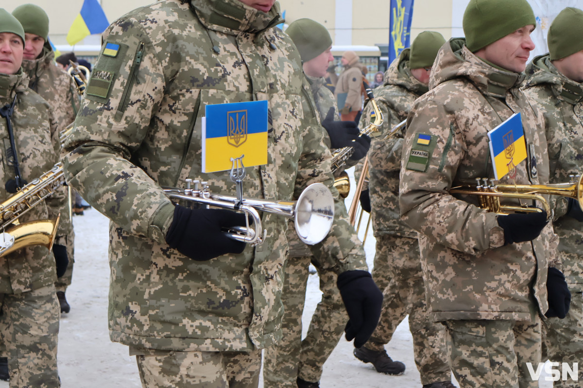Лучани об’єдналися в «Ланцюг Єднання» до Дня Соборності України. Фоторепортаж