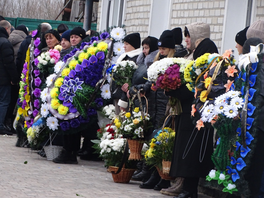 Добровольцем пішов до війська: на Волині попрощалися з Героєм Сергієм Попрійчуком