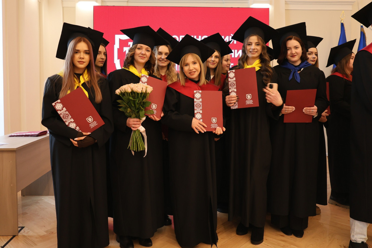 У волинському виші урочисто вручили дипломи магістрів 40 військовослужбовцям і ветеранам