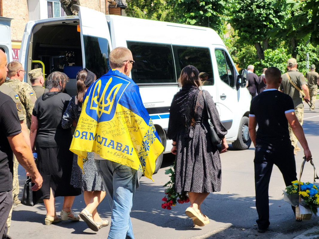 Син і донька втратили батька: на Волині попрощались з Героєм Дмитром Лисюком