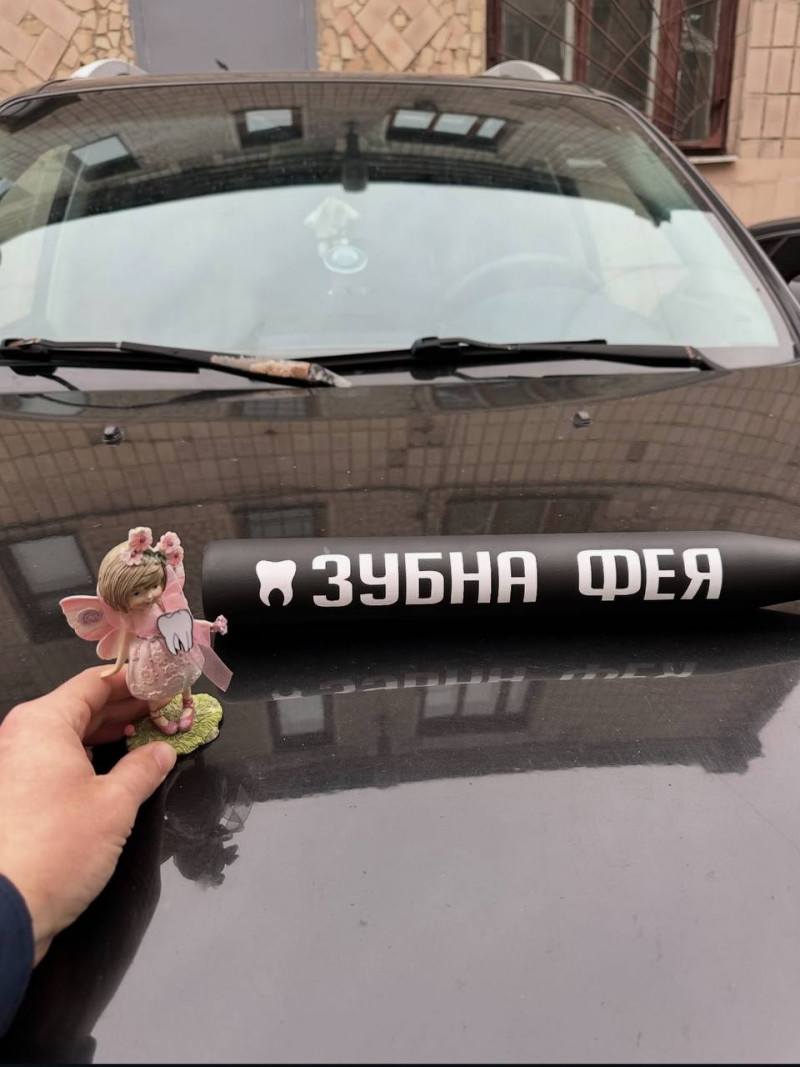 «Зубна фея» від захисників: військові подякували стоматологам Луцької поліклініки незвичним подарунком