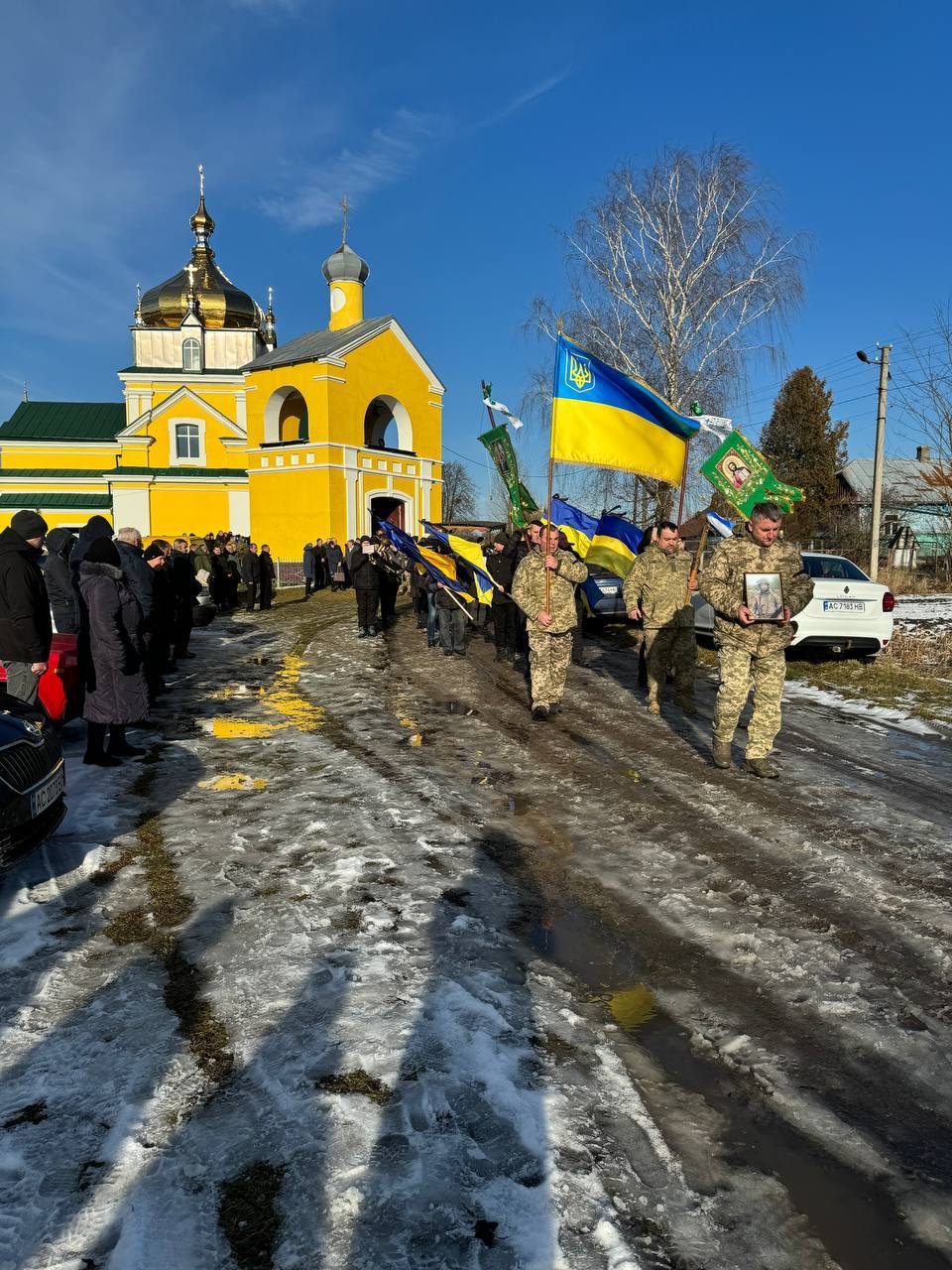 11-місячна донька і 2-річний син ніколи більше не побачать тата: на Волині попрощались з Героєм Андрієм Симчуком