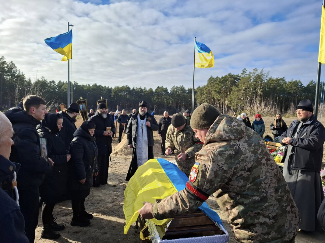 Понад рік вважався зниклим безвісти: на Волині попрощались з Героєм Миколою Коновим