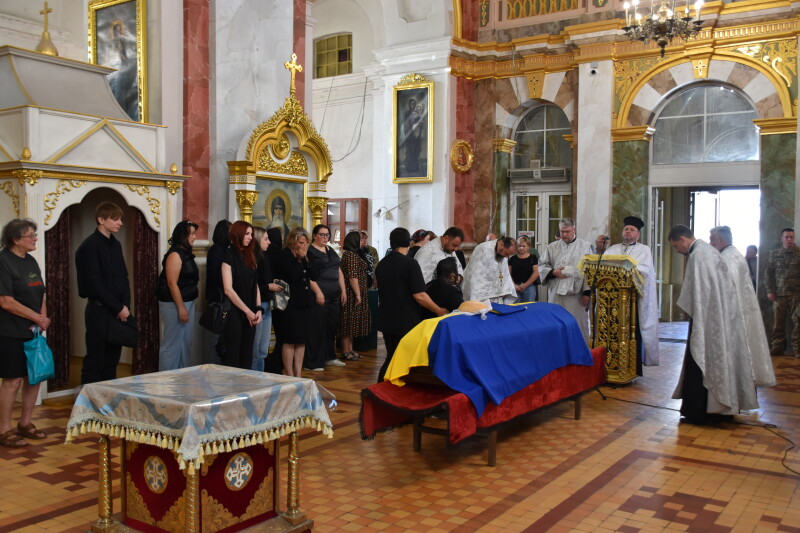 Загинув майже два роки тому: у Луцьку попрощались з молодим Героєм Іллею Пузирніковим
