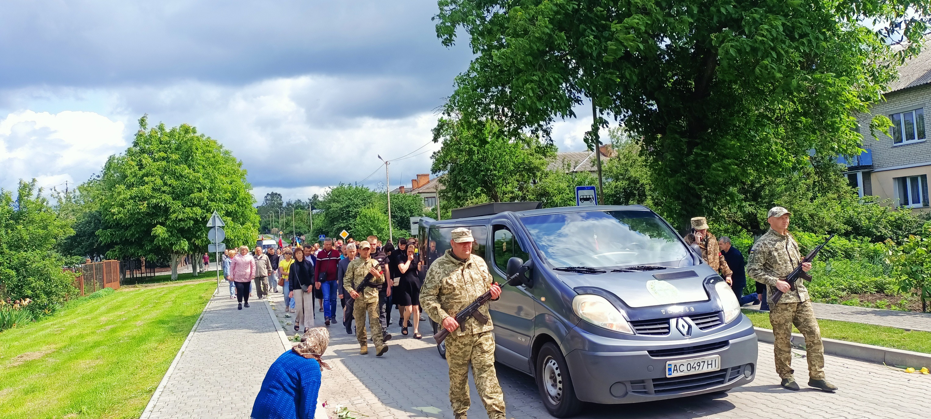 Молоде життя обірвала жорстока війна у віці 28 років: у Луцькому районі попрощалися з Героєм Артемом Мулявкою