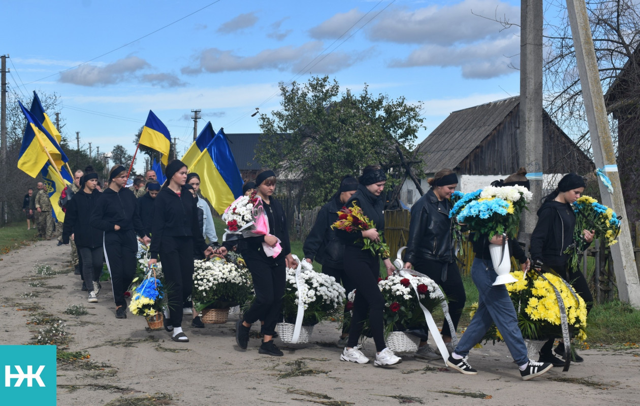 Маленька донечка втратила батька: на Волині провели в останню путь Героя Володимира Дарчича