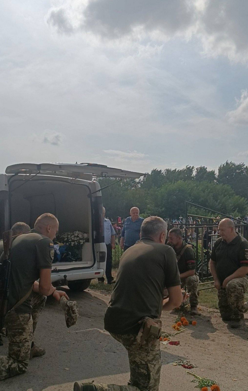 З перших днів вторгнення став на захист країни: на Волині попрощались з Героєм Володимиром Котюком