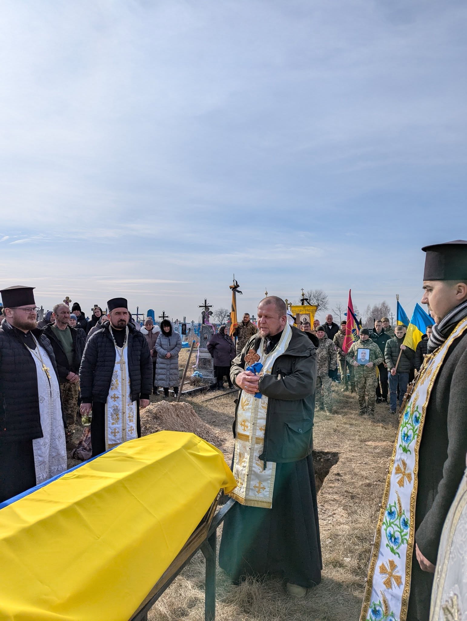 «Ввечері запитав, як справи, а на ранок його уже не стало»: на Волині попрощалися із 36-річним Героєм Євгенієм Гутевичем