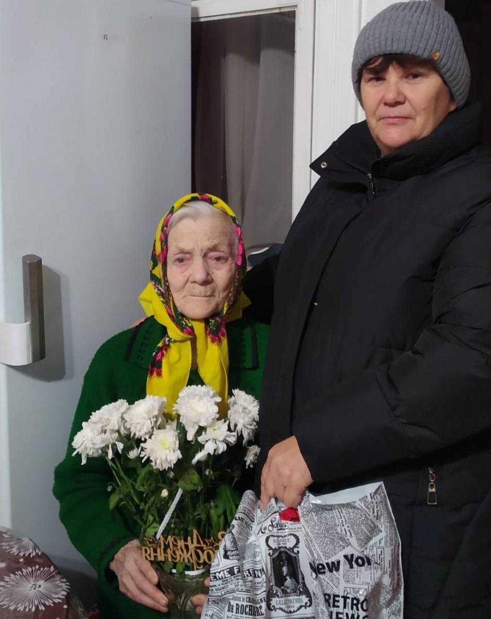 93 та 95 років мудрості та сили: у громаді на Волині привітали довгожительок