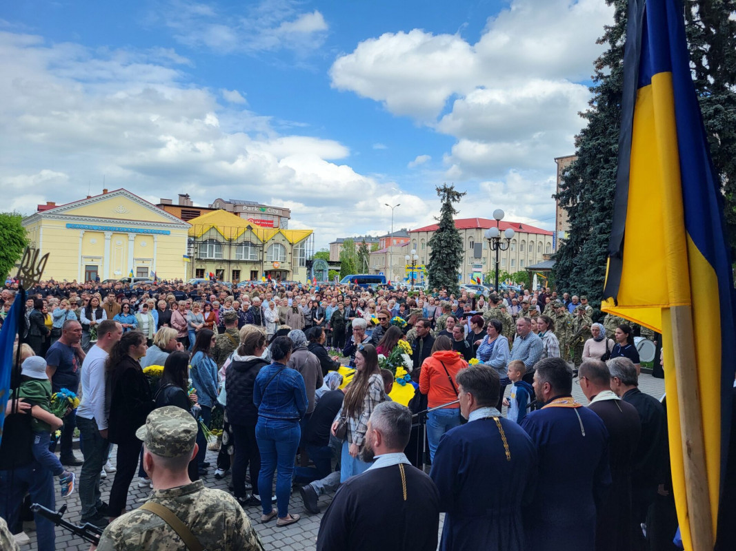 Учасник АТО, поліцейський, батько: на Волині попрощалися з 35-річним Героєм Дмитром Сергієнком