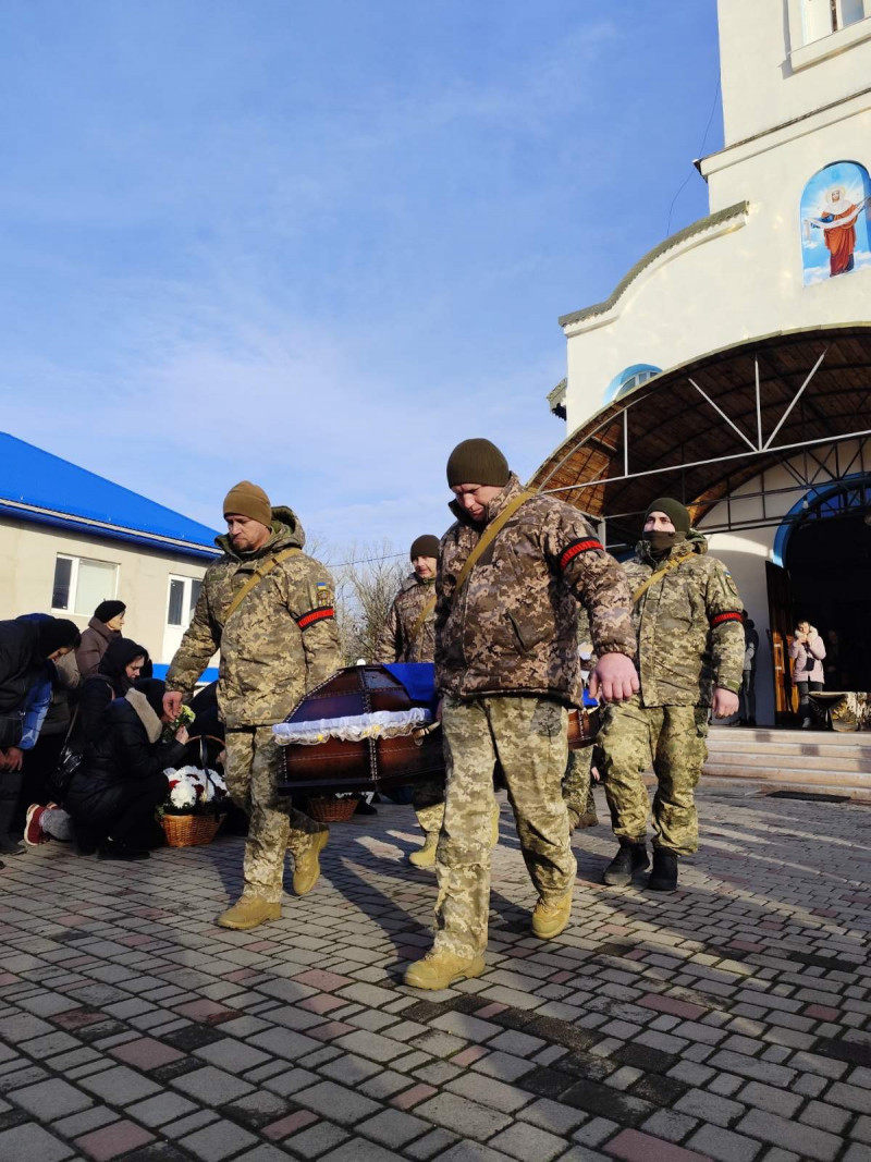 Майже через 7 місяців повернувся додому: на Волині попрощалися з 33-річним Героєм Дмитром Трофімюком