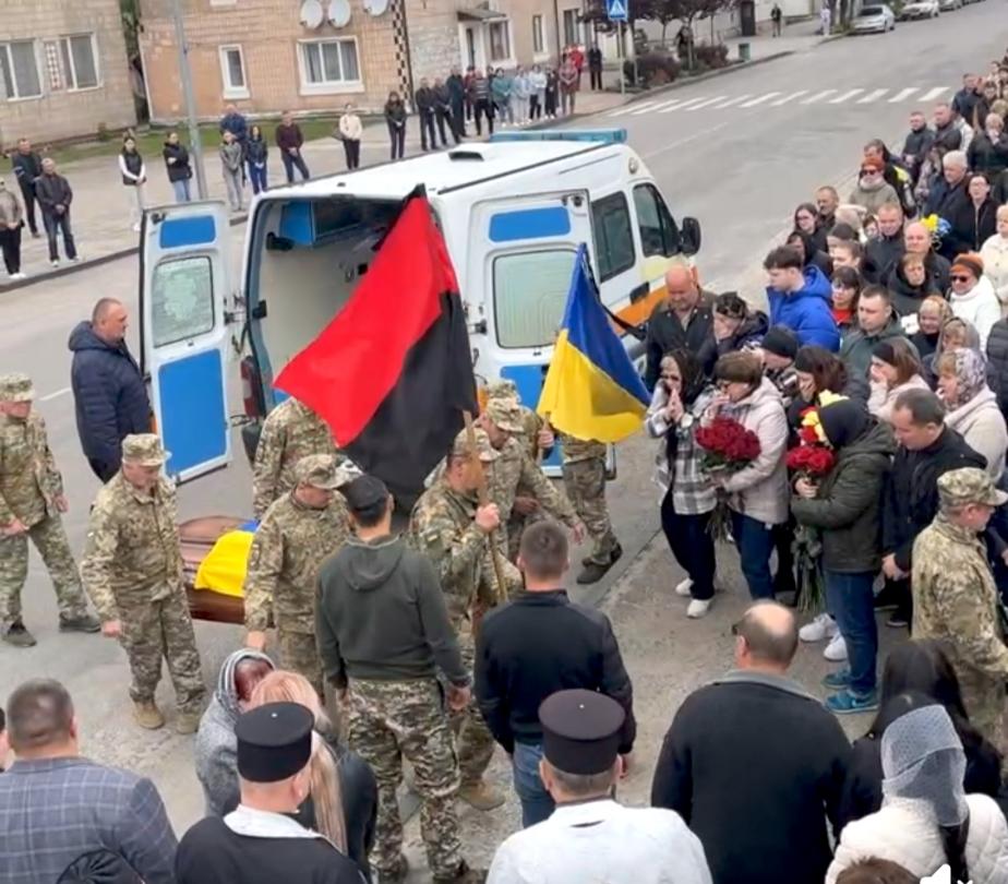 І навіть небо прощалося сльозами: на Волині провели в останню путь Героя Сергія Богуцького