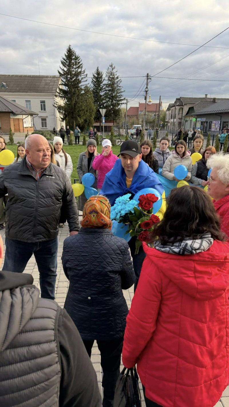 Після полону додому: у громаді на Волині зустріли захисника Віталія Мірчука