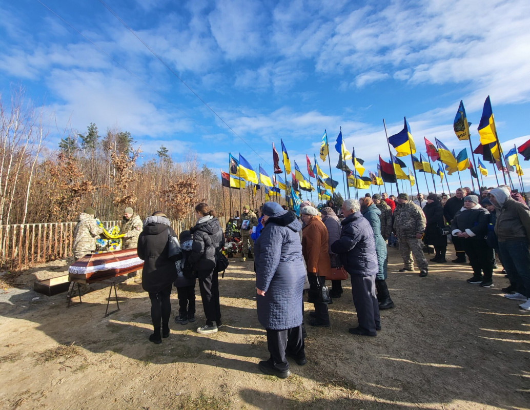 Рідні захищають Україну у лавах ЗСУ: на Волині попрощались з Героєм Олександром Панасюком