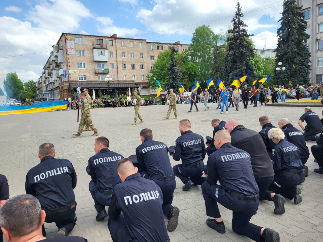 Учасник АТО, поліцейський, батько: на Волині попрощалися з 35-річним Героєм Дмитром Сергієнком