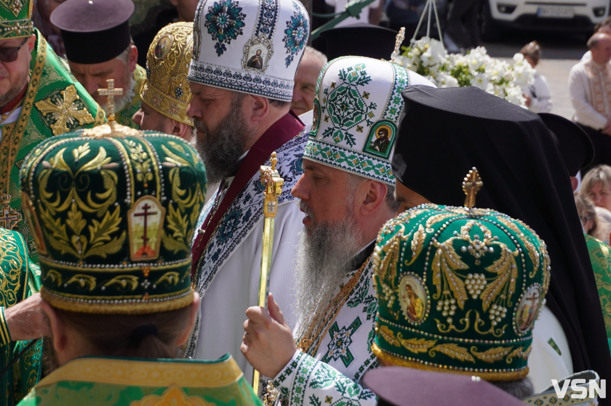 Хресна хода і спільна молитва: як минула літургія за участі Епіфанія у Луцьку. Фоторепортаж
