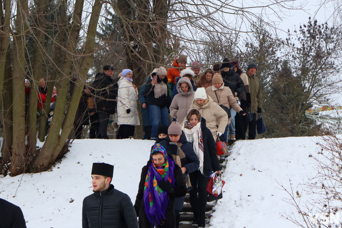 Як у Луцьку освячували воду на річці Стир. Фоторепортаж