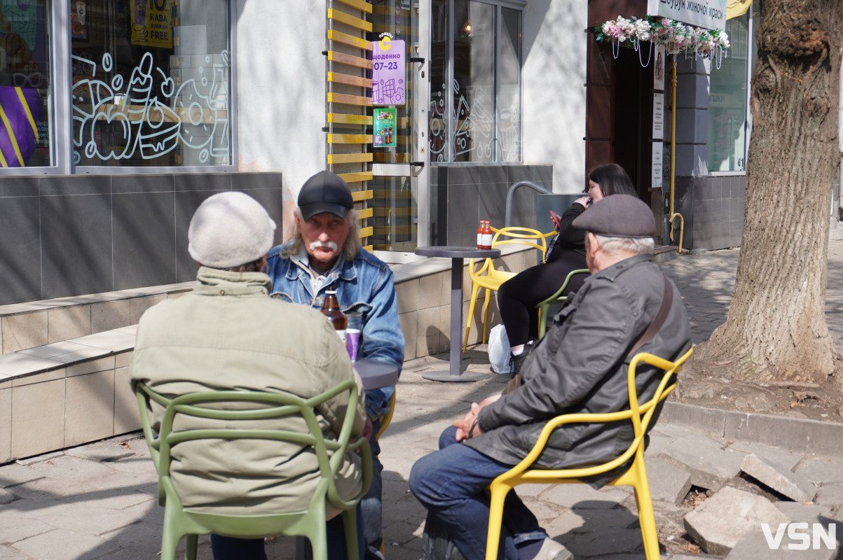 Через атаку дронів у Луцьку значно пошкоджено склади «Сімі» та «Сім23»: волинян просять підтримати мережу