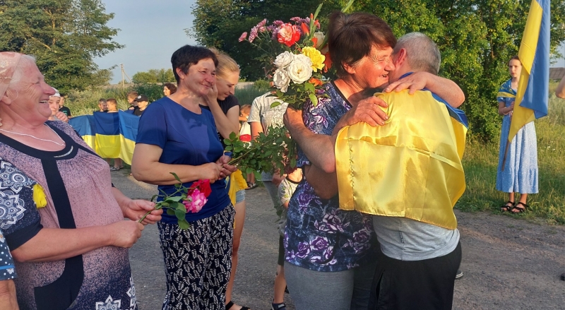Повернення з полону: захисник з Волині вперше ступив на рідну землю після реабілітації