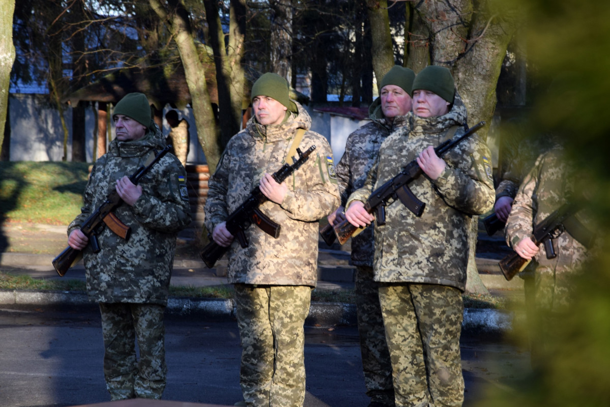 Чоловіки й жінки стали до строю: на Волині новобранці прикордонної служби склали військову присягу
