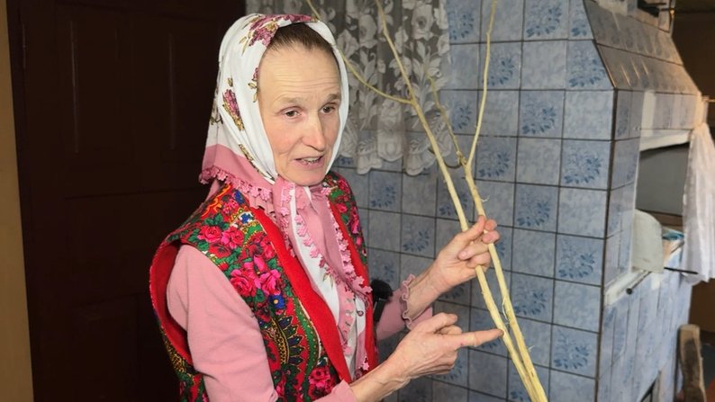 Кидають копійки, щоб молоді були багаті: як на Волині випікають та прикрашають весільний коровай