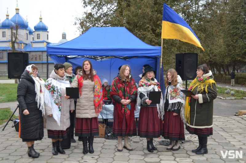 У місті на Волині на благодійному ярмарку зібрали майже 120 тисяч гривень для ЗСУ. Фоторепортаж