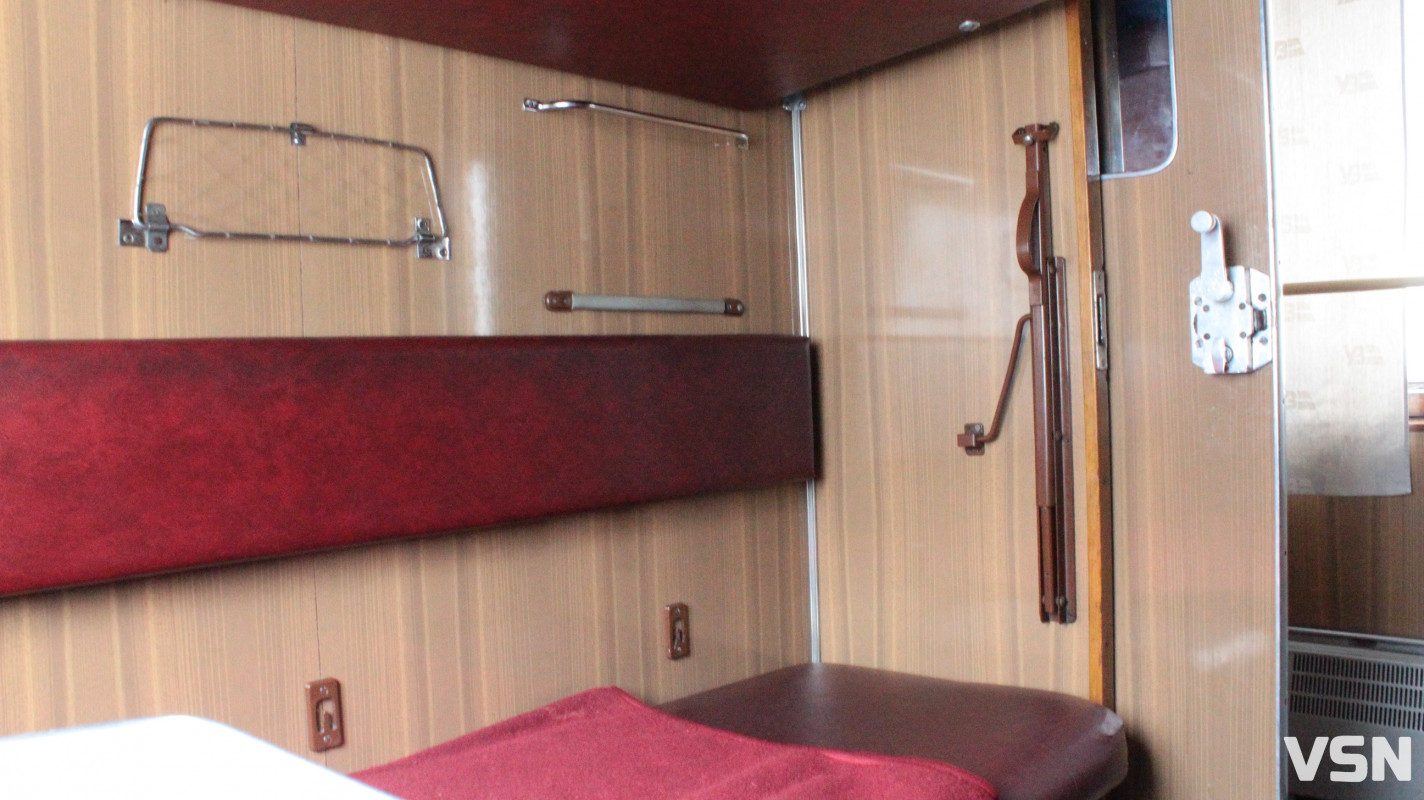 32 роки стажу, сотні тисяч кілометрів та безліч людських доль: провідниця з Волині про залаштунки роботи на залізниці