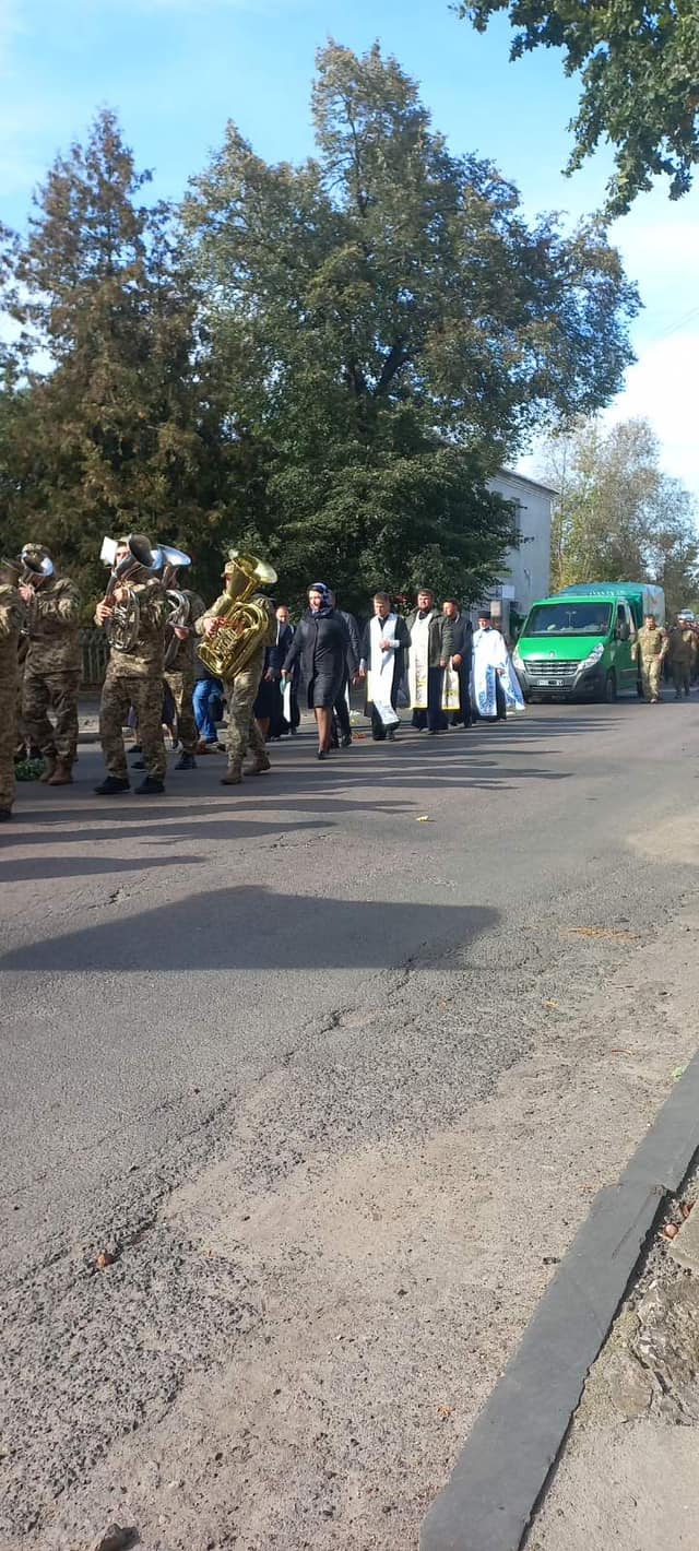 Помер на бойових позиціях: на Волині провели в останню дорогу захисника Олександра Юзвика