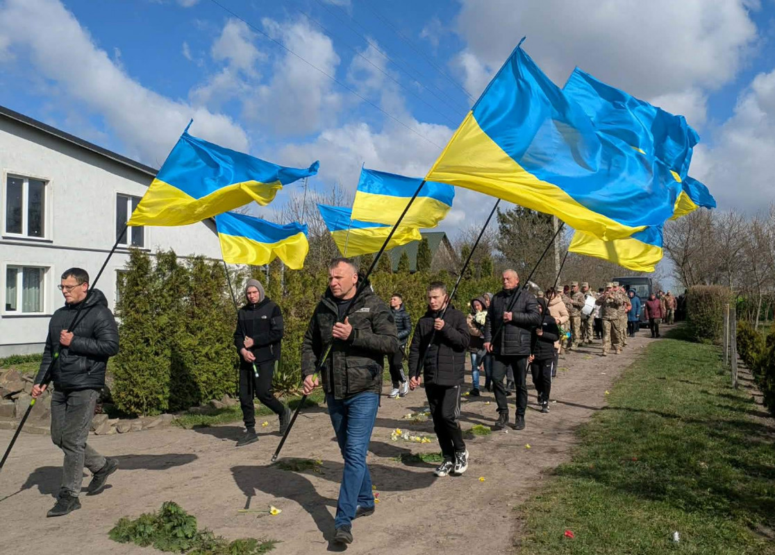 Герою назавжди 50: на Волині в останню дорогу захисника Володимира Омельчука