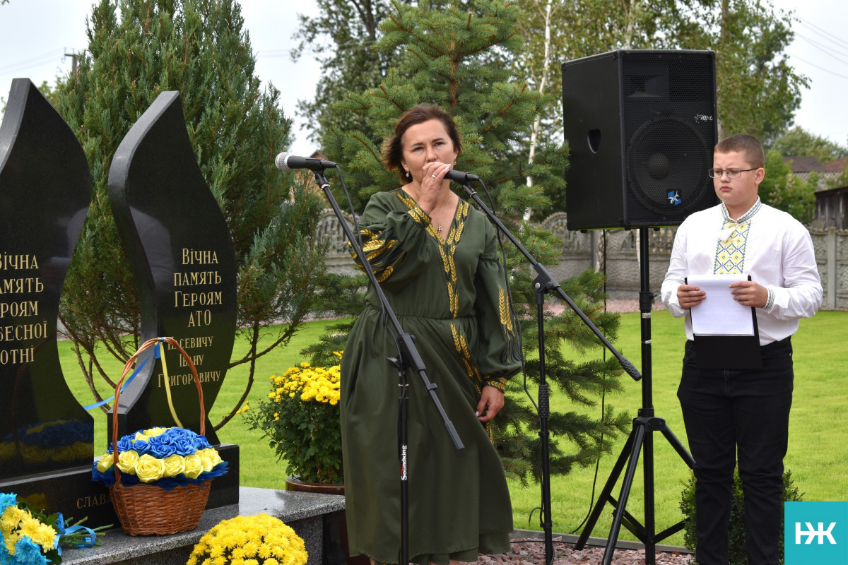 Сльози, голуби та шана загиблим захисникам: у громаді на Волині відкрили Алею пам’яті Героям