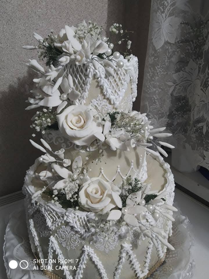 Майстриня з Волині пече короваї, які замовляють по всій Україні та за кордоном