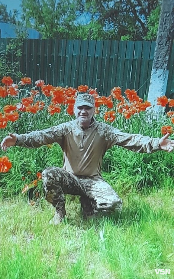«Не хвилюйся, мамо, ми в лісі рибку ловимо», а у слухавці – вибухи: спогади про Героя з Волині Євгена Сороку