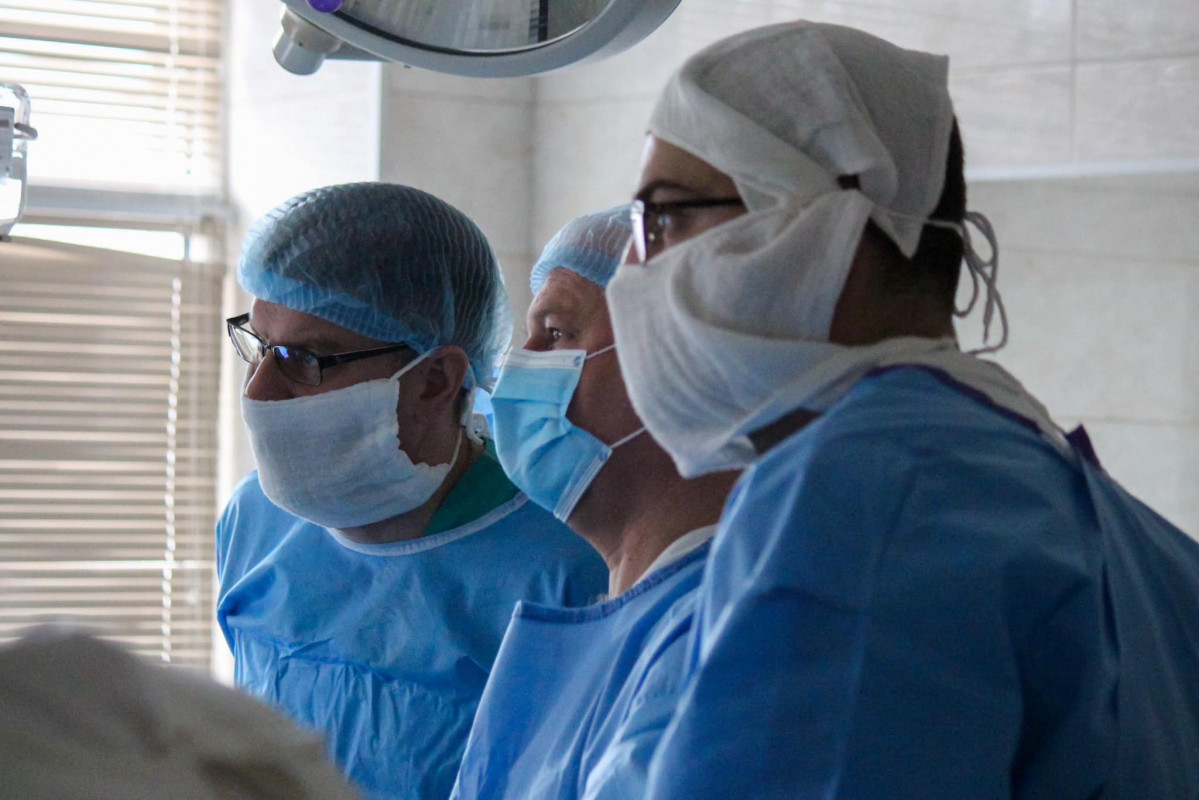 Вперше на Волині: медики виконали унікальну операцію з видалення раку нирки та каменів у жовчному