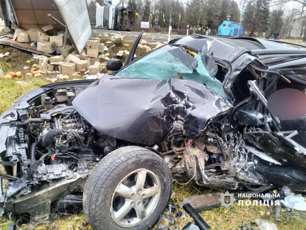 ДТП на Волині: рятувальники визволили постраждалого із затиснутого авто. Оновлено