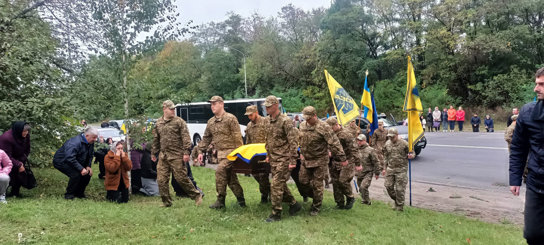 Майже тиждень у родини жевріла надія, та не судилося: на Волині останню земну шану віддали 30-річному Герою Леоніду Щебету