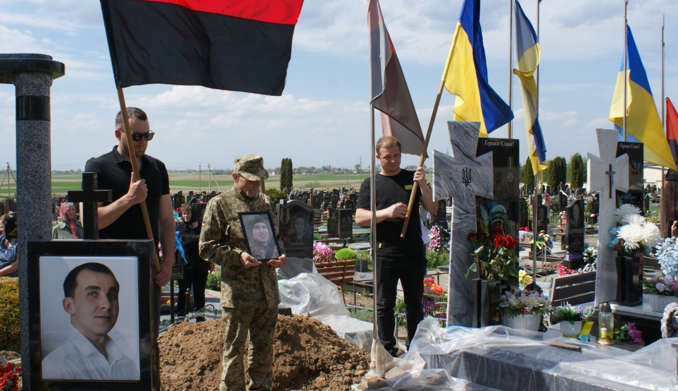 Після 789 днів очікування: на Волині провели в останню дорогу 21-річного Героя Івана Бречка