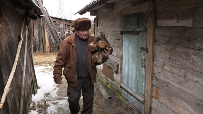 Їздить на «Запорожці», пише вірші й тримає пасіку: історія 85-річного дідуся з Волині